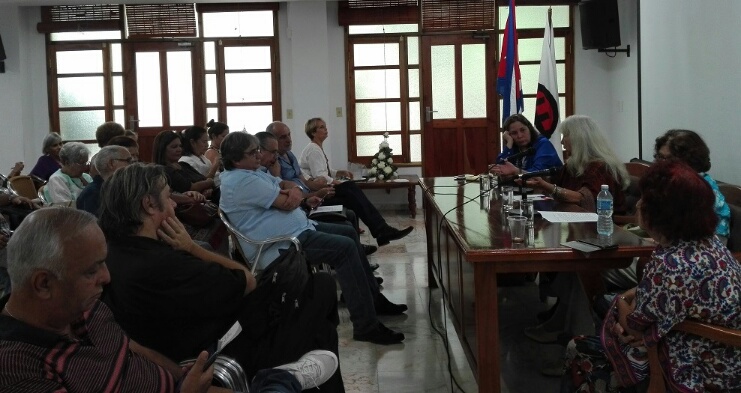 En la Sala Villena compartieron con los asistentes al Caracol Alfonso Noya, presidente del Instituto Cubano de Radio y Televisión, Waldo Ramírez, director general de la Televisión Cubana, y Ricardo Ronquillo, presidente de la Unión de Periodistas de Cuba. En la Sala Villena compartieron con los asistentes al Caracol Alfonso Noya, presidente del Instituto Cubano de Radio y Televisión, Waldo Ramírez, director general de la Televisión Cubana, y Ricardo Ronquillo, presidente de la Unión de Periodistas de Cuba.