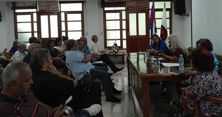 En la Sala Villena compartieron con los asistentes al Caracol Alfonso Noya, presidente del Instituto Cubano de Radio y Televisión, Waldo Ramírez, director general de la Televisión Cubana, y Ricardo Ronquillo, presidente de la Unión de Periodistas de Cuba.