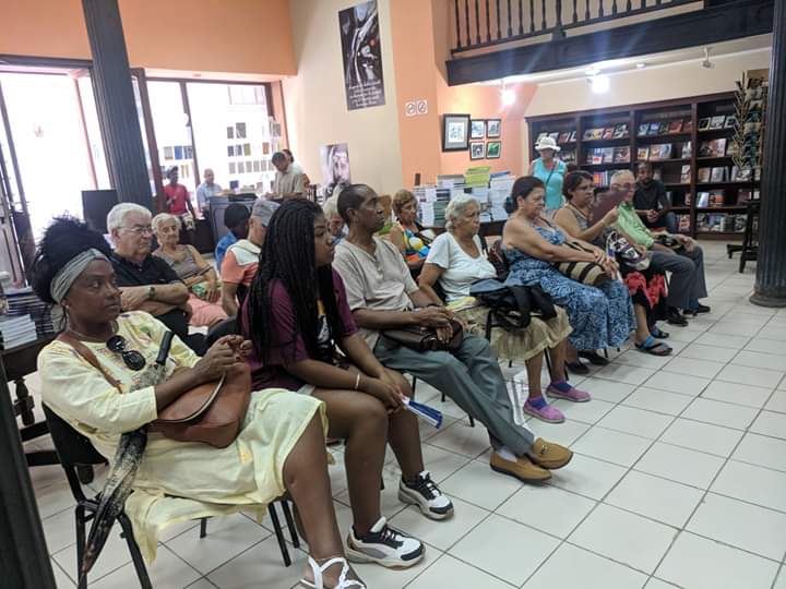 Presentación del libro acerca de María Valero en la librería Fayad Jamis.