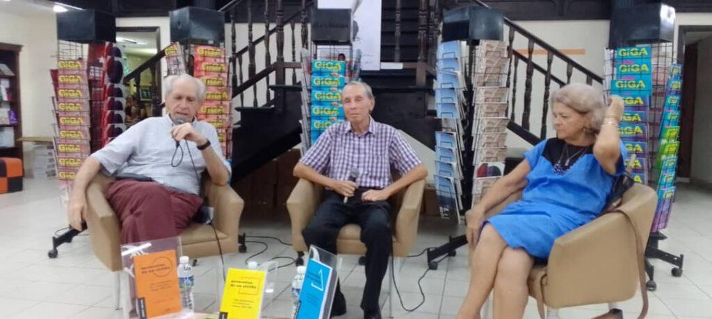 Panel de presentación integrado x Fernando Rodríguez Sosa, Norma Gálvez, y Mario Naito López.